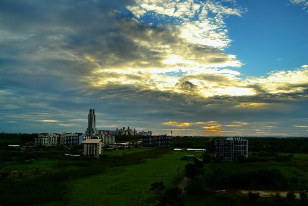 Hotel Larrivee Bang Bo Exteriér fotografie