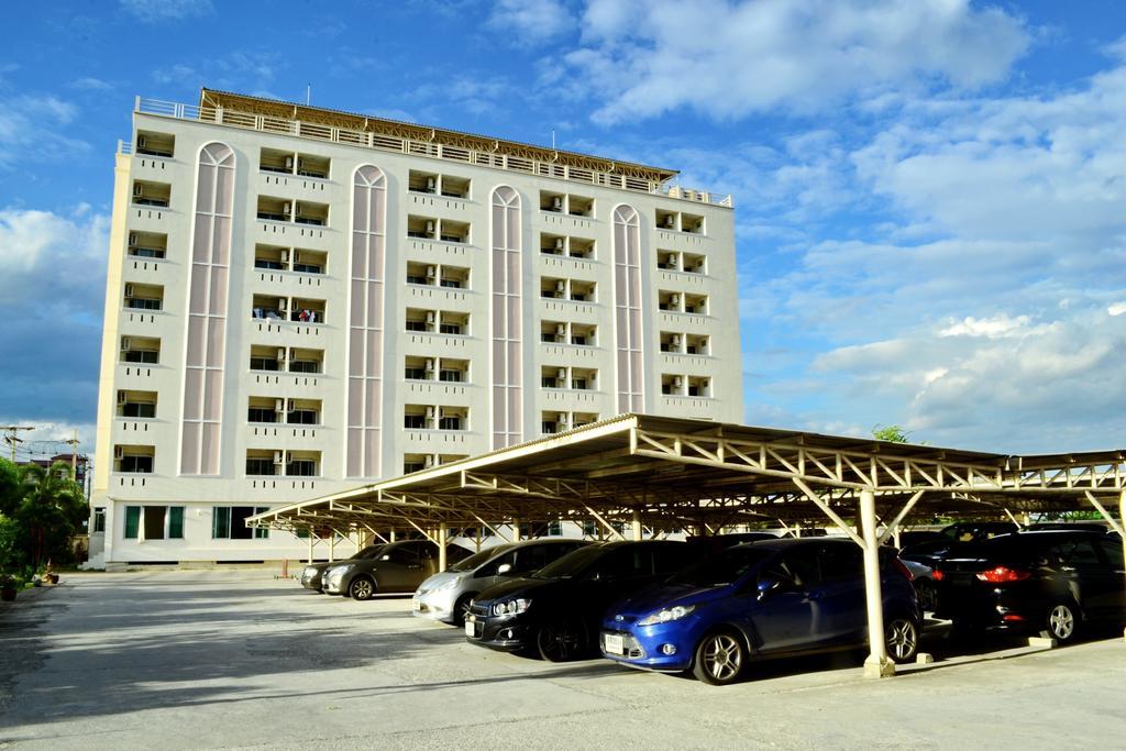Hotel Larrivee Bang Bo Exteriér fotografie