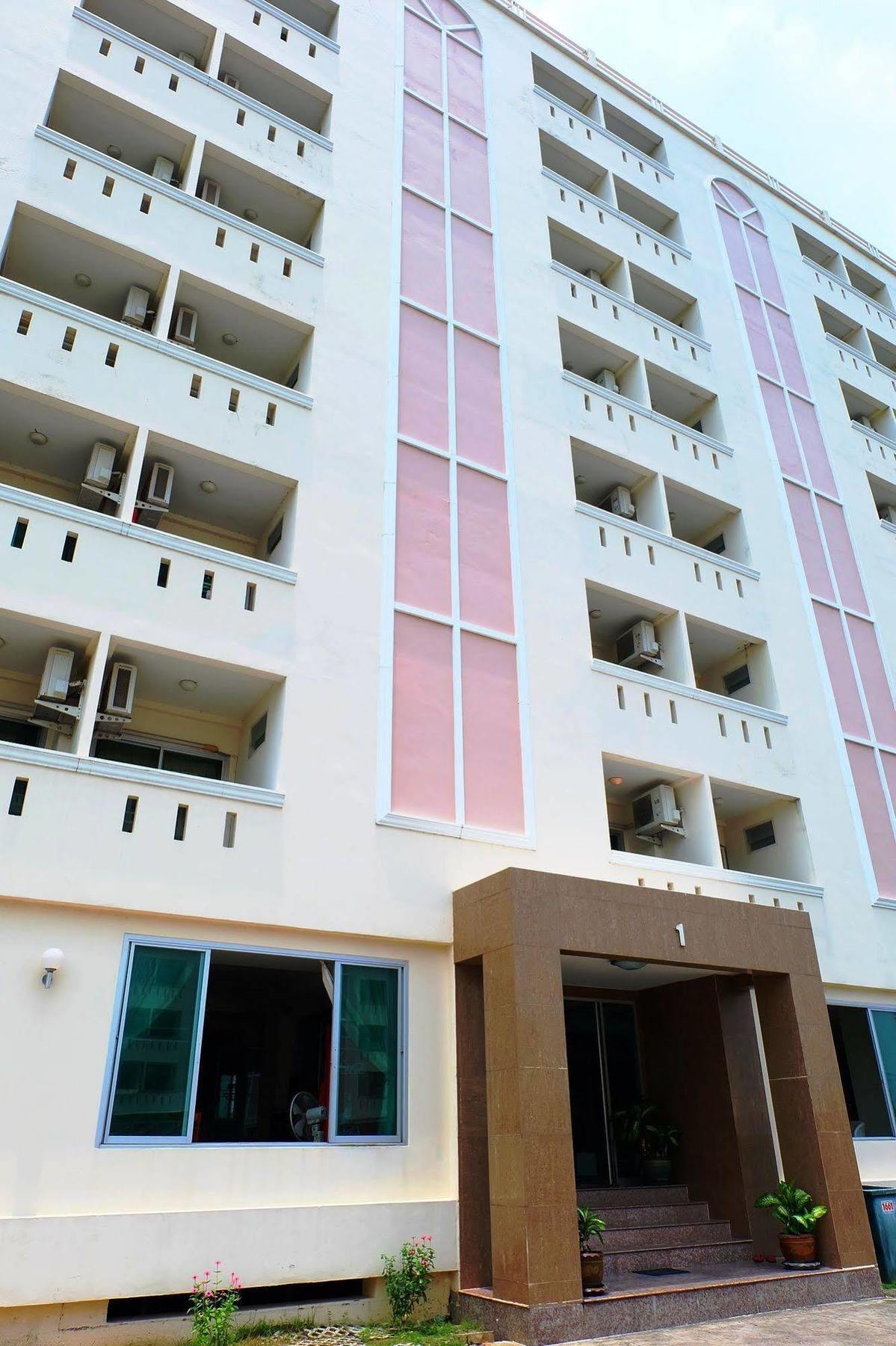 Hotel Larrivee Bang Bo Exteriér fotografie
