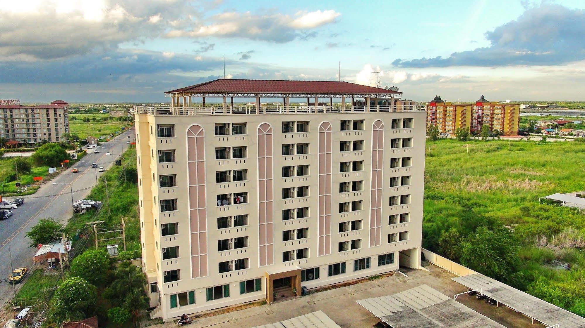 Hotel Larrivee Bang Bo Exteriér fotografie