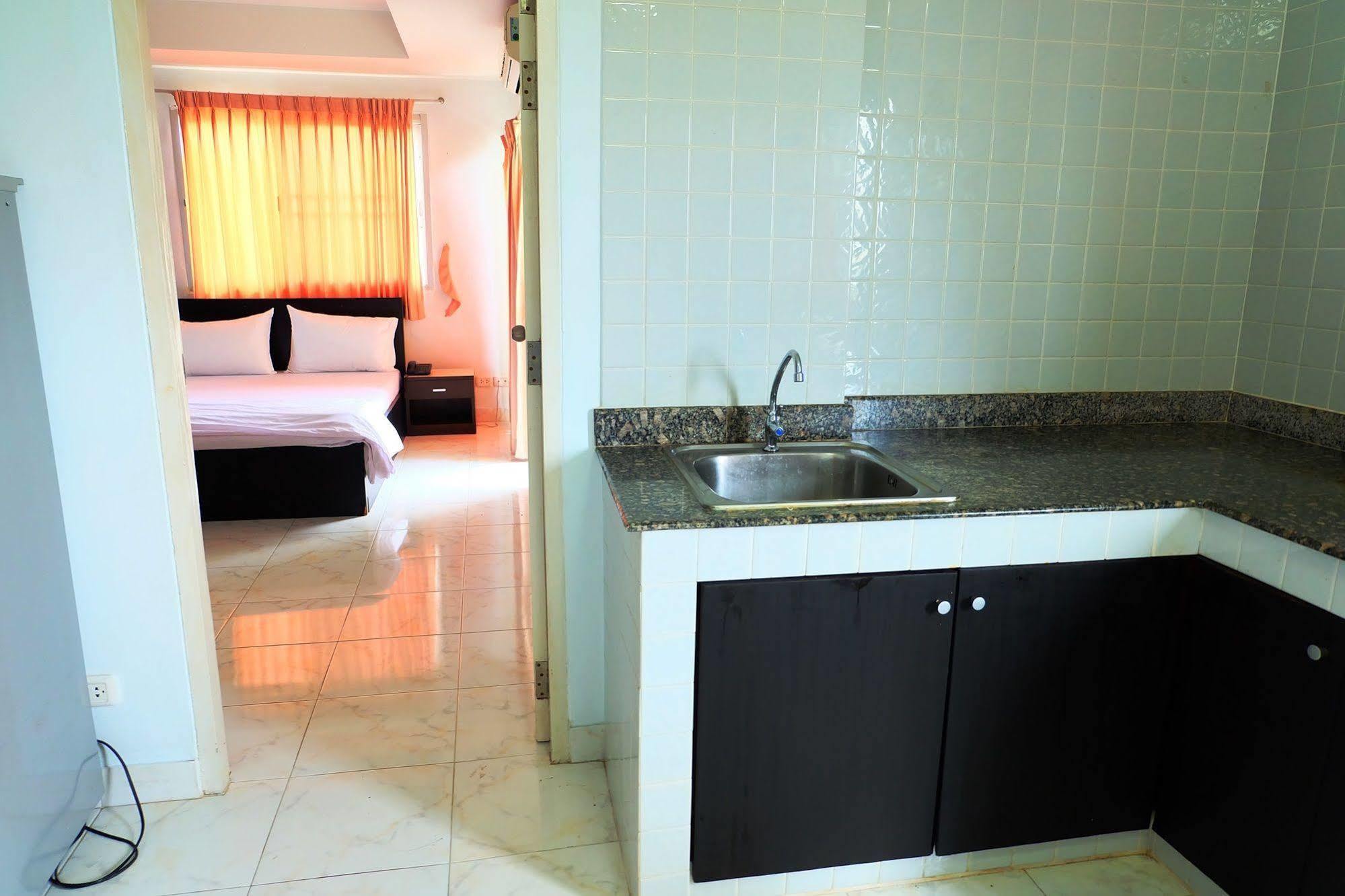 Hotel Larrivee Bang Bo Exteriér fotografie