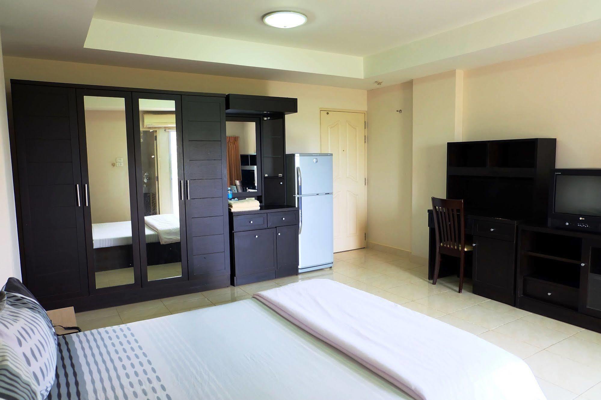 Hotel Larrivee Bang Bo Exteriér fotografie
